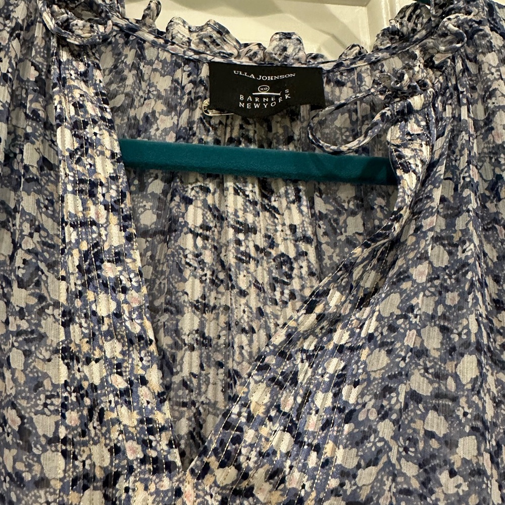 ulla johnson blue with tad of gold flowy dress. bottom is lined